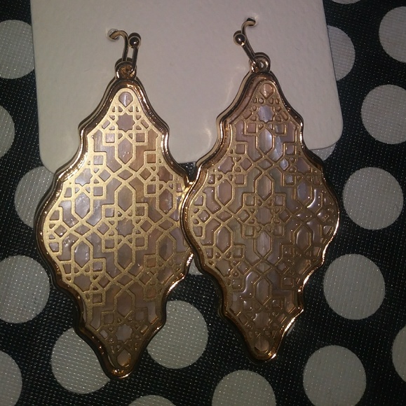 Earring - Picture 2 of 3